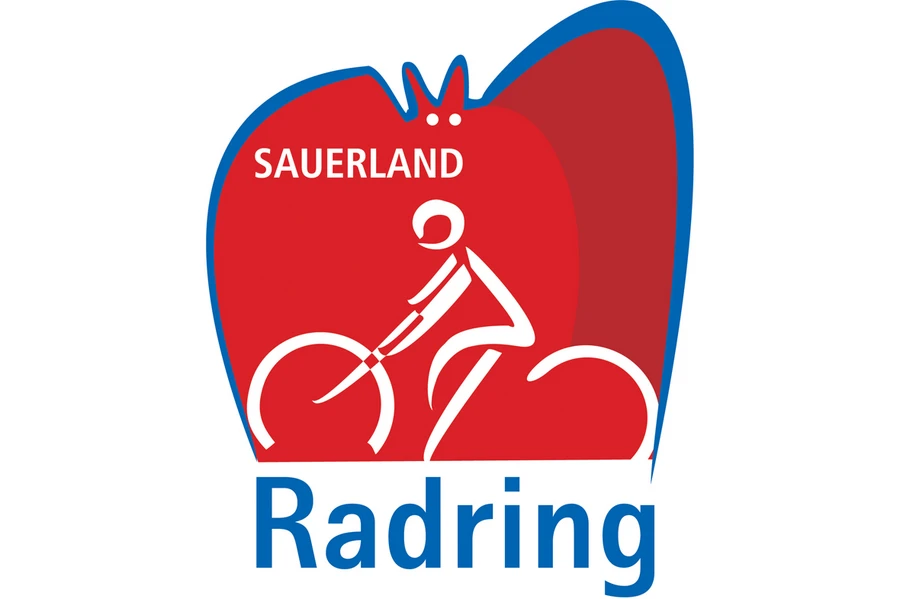 Der SauerlandRadring bietet 84 km Fahrvergn&uuml;gen f&uuml;r Familien und Tourenradler.